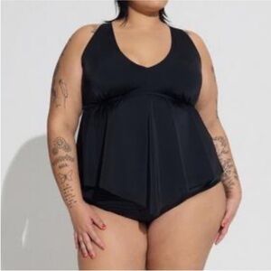 NWT Torrid V Neck Tankini Swim Top Black Wireless Multiway Straps